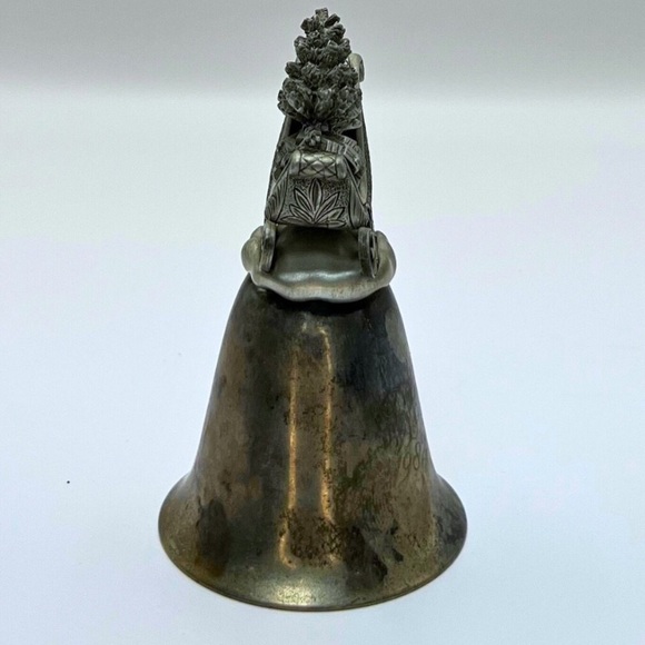 Vintage Silver Plated Christmas Bell / Sleigh
Topped Silver Ringing Bell - Picture 3 of 7